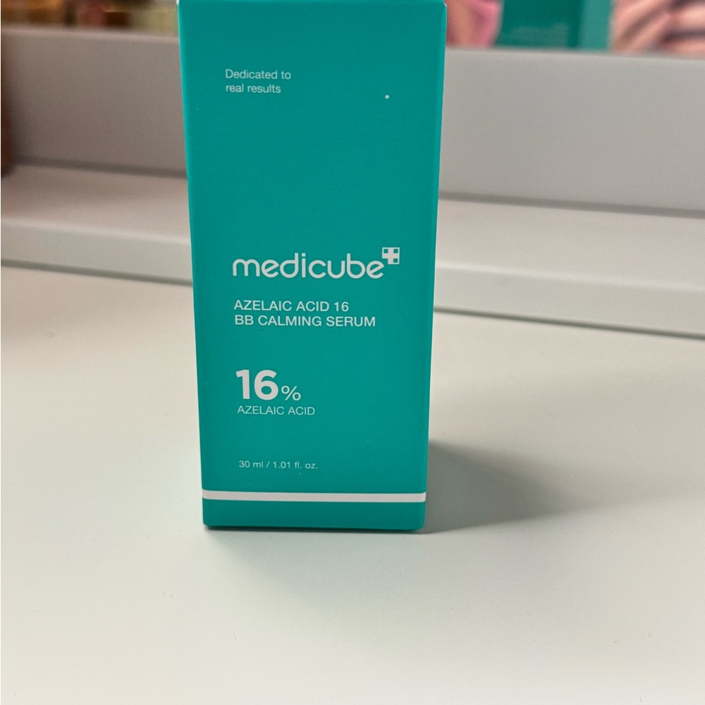 Medicube Azelaic Acid 16 Calming Serum - Teal
